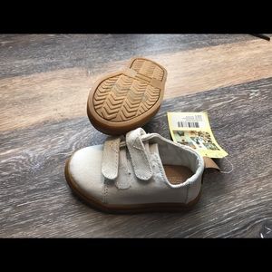 Brand New white Toms infant size 5 Lenny shoes